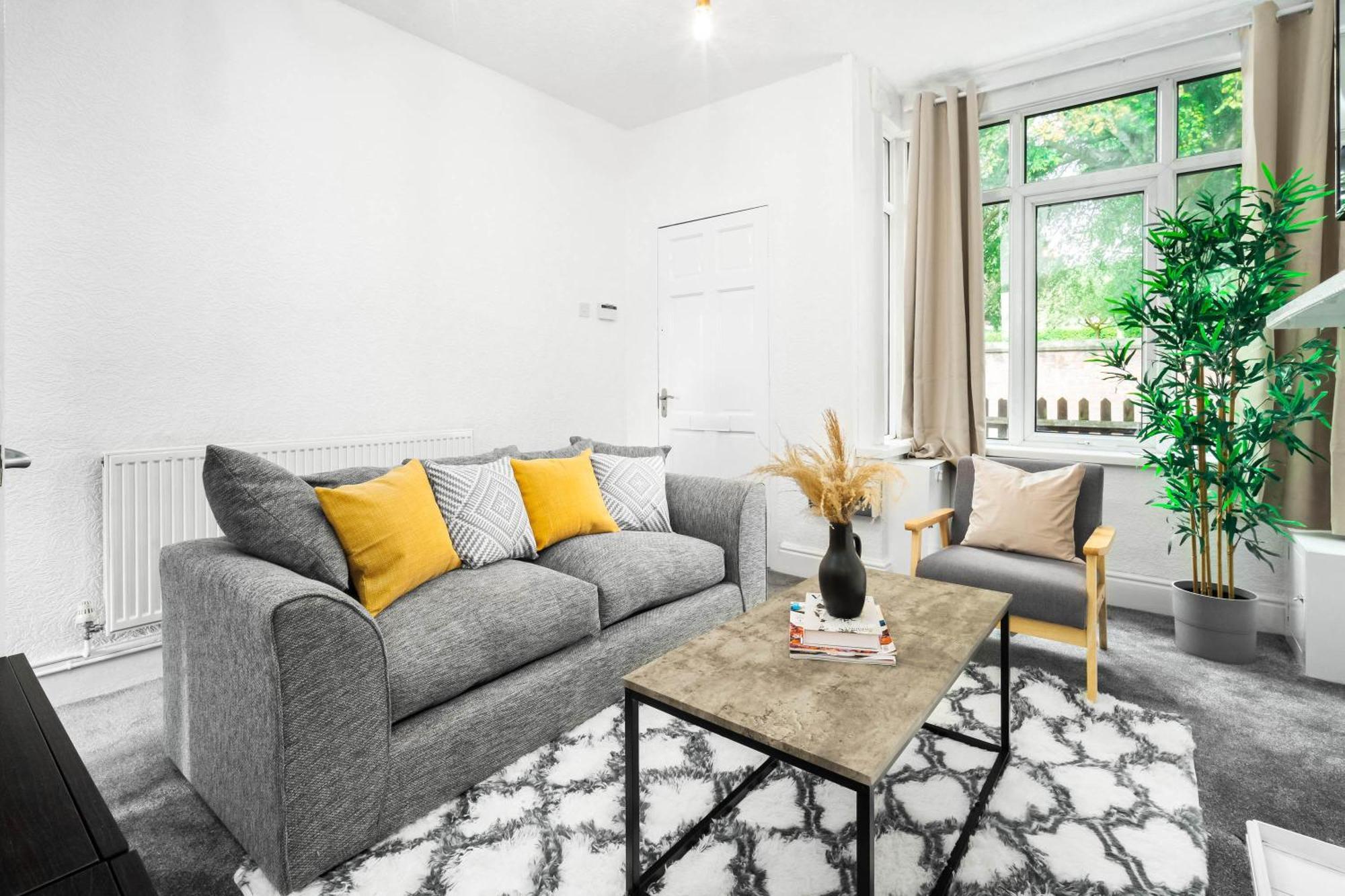 Stylish 3 Bedroom House - 6 Guests - Garden - Parking - Netflix - Wifi - 17M Birmingham Bagian luar foto