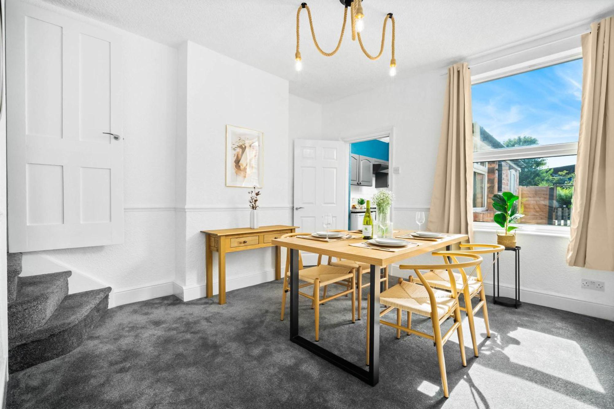 Stylish 3 Bedroom House - 6 Guests - Garden - Parking - Netflix - Wifi - 17M Birmingham Bagian luar foto