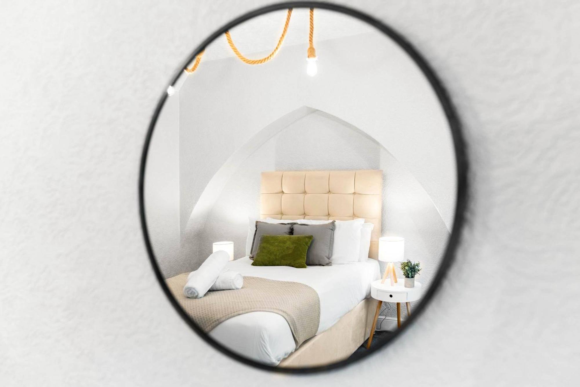 Stylish 3 Bedroom House - 6 Guests - Garden - Parking - Netflix - Wifi - 17M Birmingham Bagian luar foto