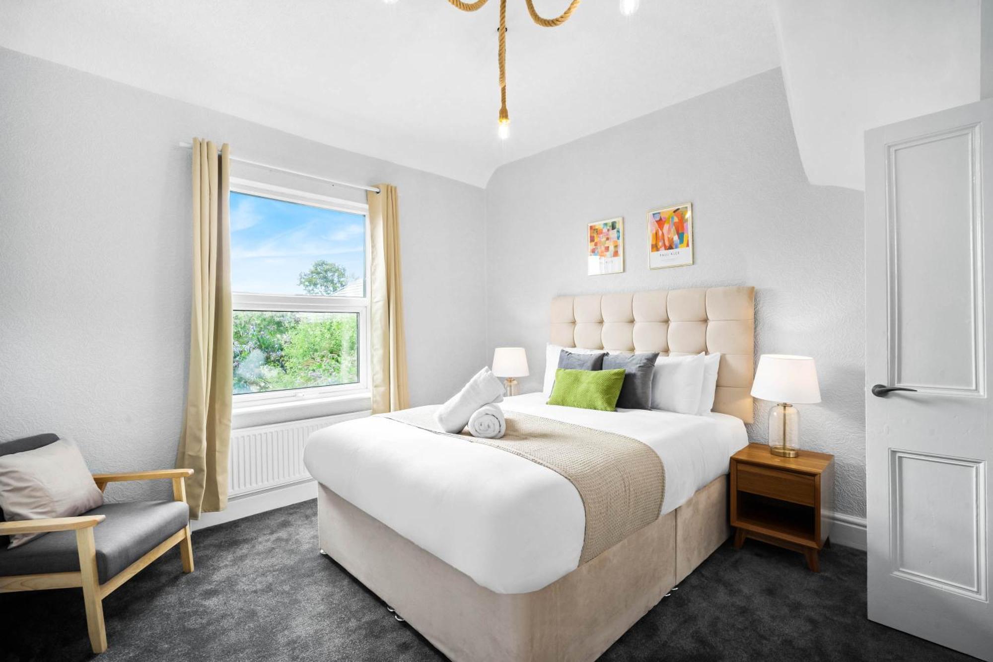 Stylish 3 Bedroom House - 6 Guests - Garden - Parking - Netflix - Wifi - 17M Birmingham Bagian luar foto